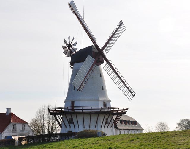 侧风轮对风的荷兰风车